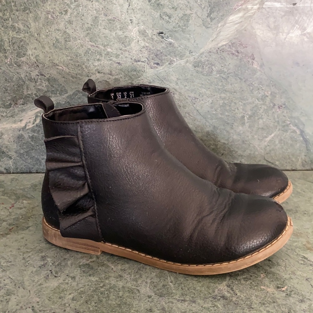 GAP Black with Ruffles Booties For Girls Size 2 EUC